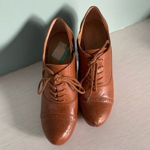 WOMENS TAN LACE UP VINTAGE BOOTIE HEELS SIZE 8CROWN VINTAGE